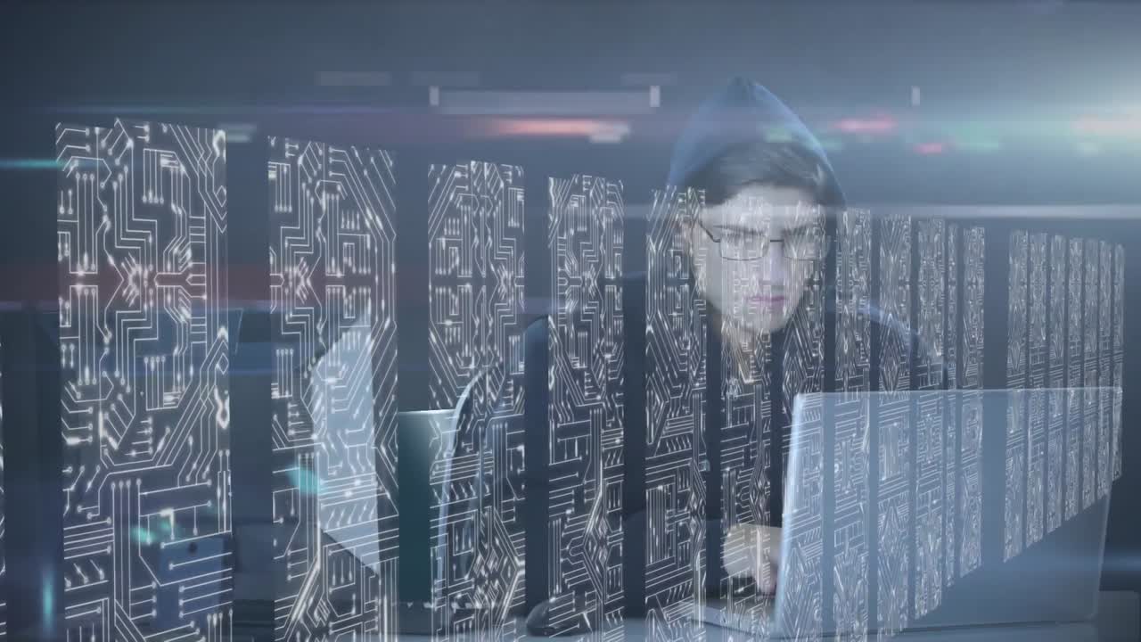 animación de un hombre trabajando en dos computadoras