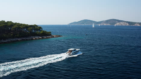 Speedboat-With-Tourists-Sailing-In-The-Blue-Sea-Leaving-Wake-Behind-At-Summer-In-Paklinski-Islands,-Hvar,-Croatia