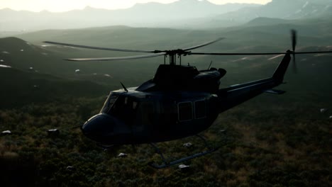 Helicóptero-Militar-De-Los-Estados-Unidos-En-Cámara-Lenta-En-Vietnam