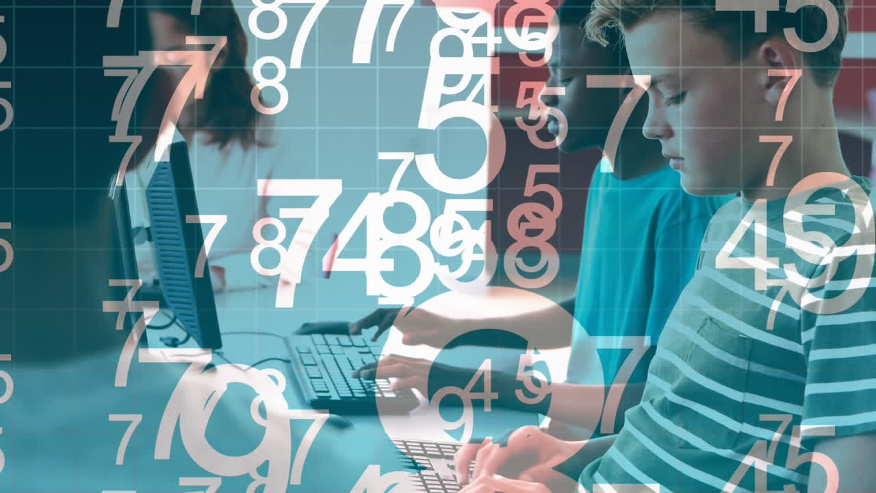 estudiantes trabajando con computadoras mientras los números se mueven