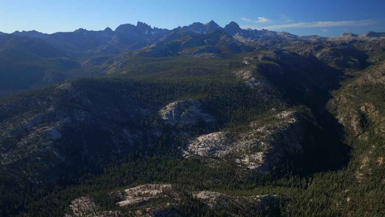Minarets Vista Banner Peak Mammoth Mountain Lakes PCT Trail aerial drone California daytime morning afternoon blue sky could nature landscape Pacific Crest Trail Yosemite Volcanic Ridge forward motion