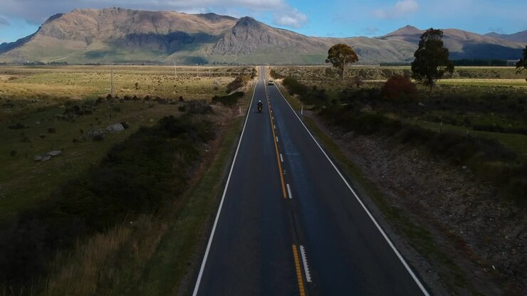 Nuova Zelanda: ripresa aerea di una strada con drone