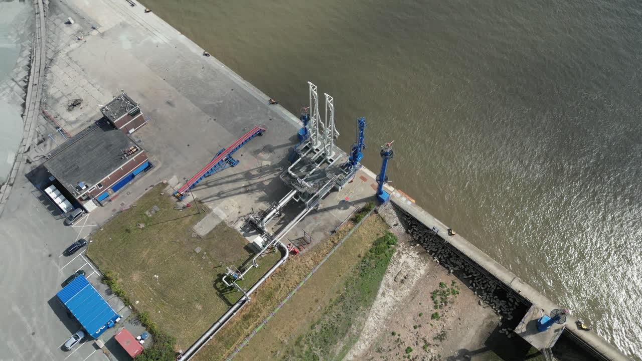 vista aérea de una descarga de gas y petróleo