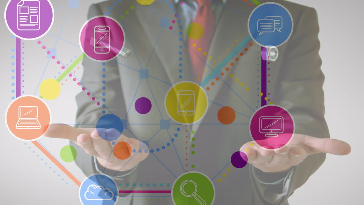animación de una colorida red de iconos de medios sobre un hombre de negocios lanzando y atrapando tuercas y pernos
