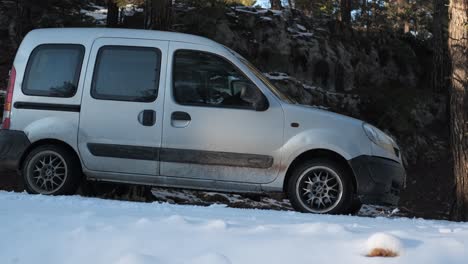 fault car in snowy road