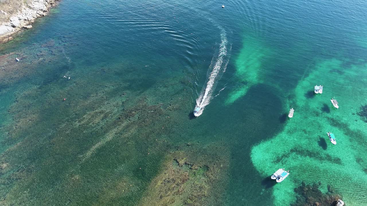 лодка, входящая в залив ла-демберта в хуатулько, оахака