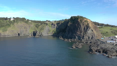 Port-Orford,-Oregon,-is-one-of-only-two-"dolly-docks"-in-the-U