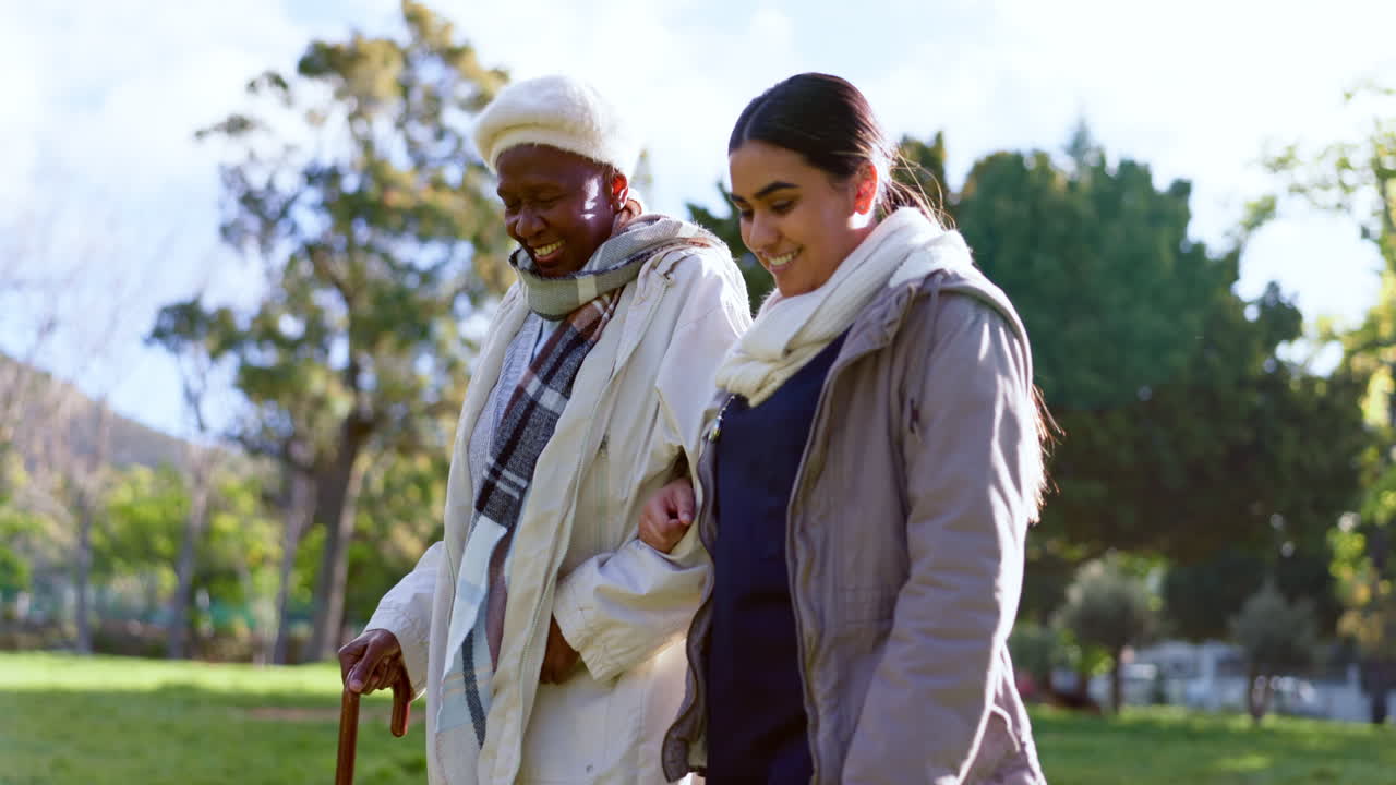 mujer mayor, bastón de caminar