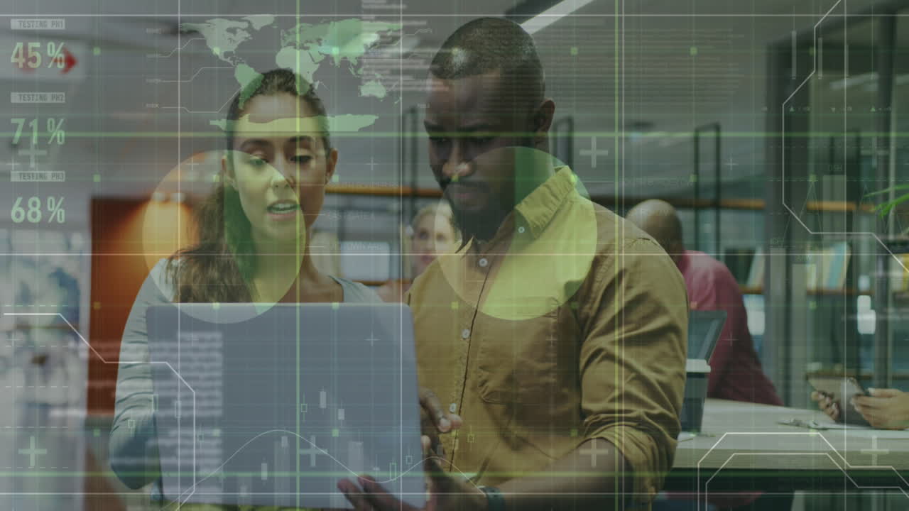 Animazione dell'elaborazione di dati finanziari su diverse persone che lavorano in ufficio