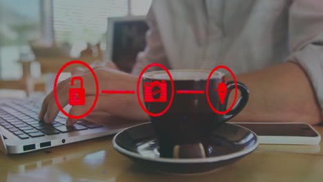 animación de la red de conexiones con iconos sobre el hombre caucásico usando computadora portátil