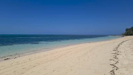 antena sobre playa de arena en isla verde