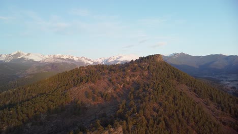 Aerial-golden-hour-view-of-Eagle-Cliff-Mountain,-Estes-Park,-Colorado