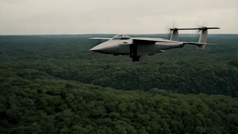 avión no tripulado militar sobre el bosque