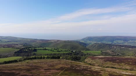 dunkery beacon con canal de bristol en la distancia
