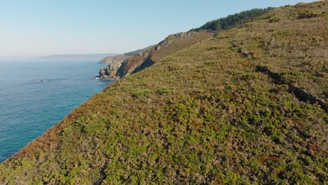 A-Serene-Seascape-with-a-Picturesque-View-of-Malpica,-Spain---Wide-Pan-Left