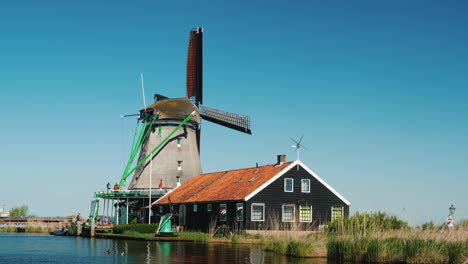 Paisaje-Holandés-Con-Molino-De-Viento