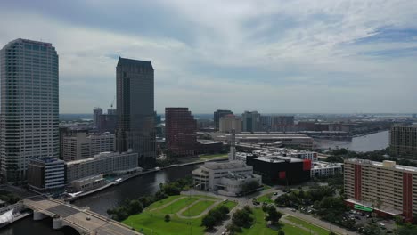 Innenstadt-Von-Tampa,-Florida-In-Der-Nähe-Von-Hillsborough-River