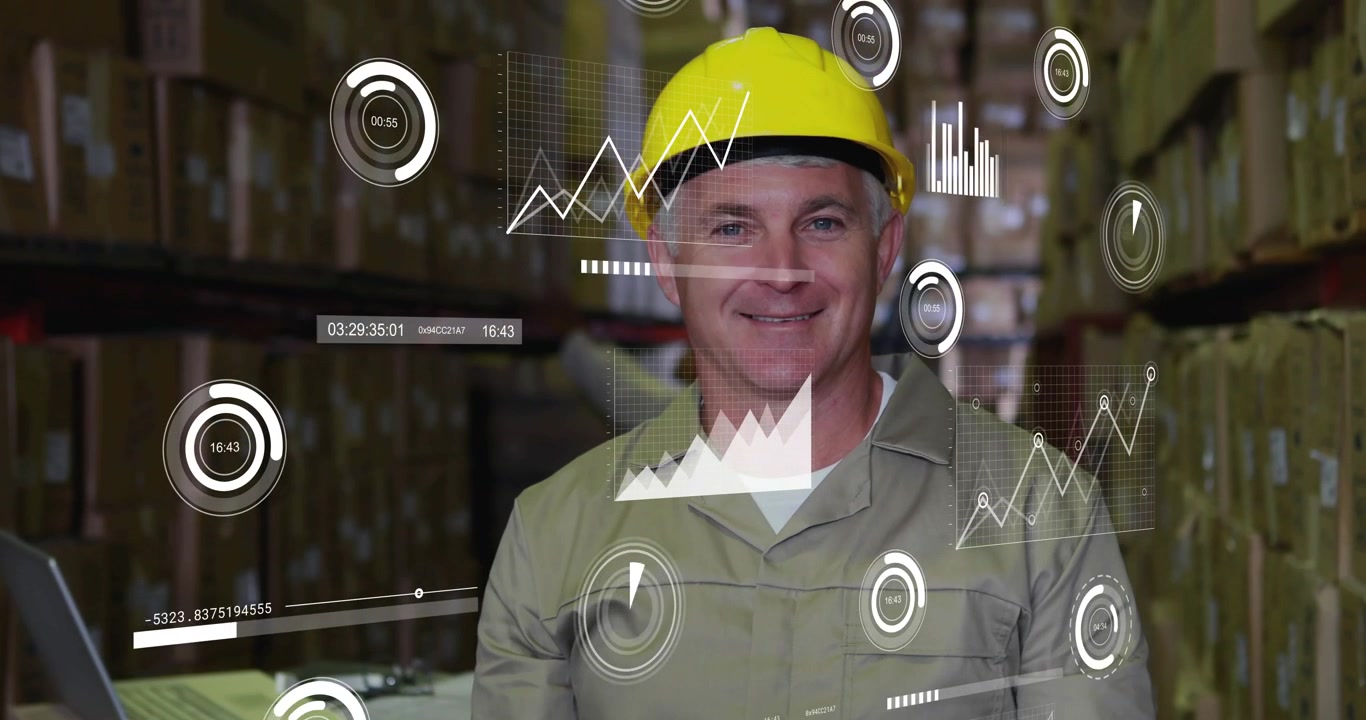 Supervisore di magazzino che avvia un controllo dati mentre visualizza grafici digitali che aggiornano in tempo reale le metriche di magazzino.