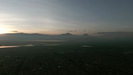 Sunrise-Over-Mexico-City,-Volcanoes-Popocatepelt-e-Iztlaccihuatl,-Lake-Texcoco,-Mexico-Tenochtitlan-3