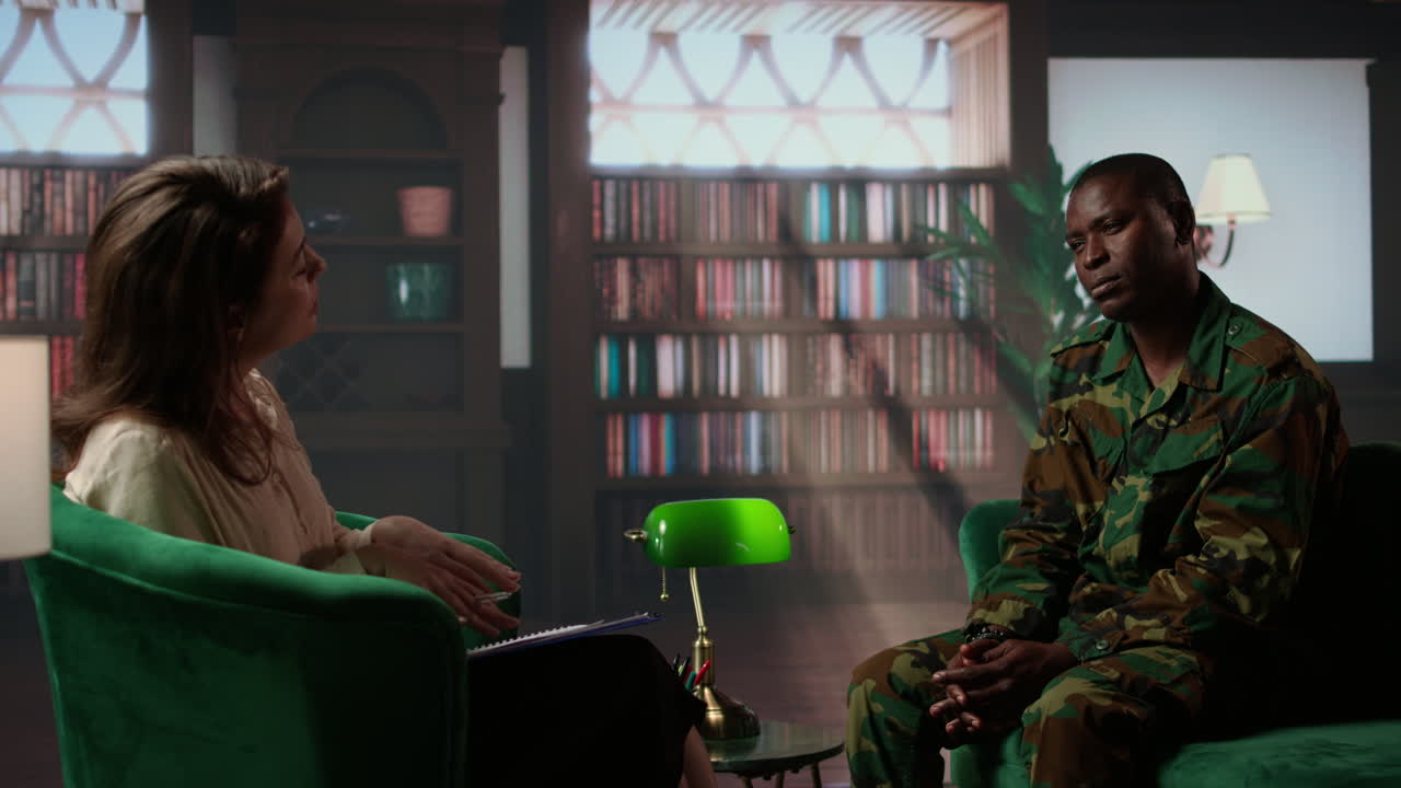 soldado recordando flashbacks de guerra y lidiando con el síndrome de shock de proyectil