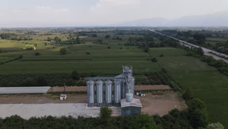 Weizensilos-Auf-Dem-Bauernhof