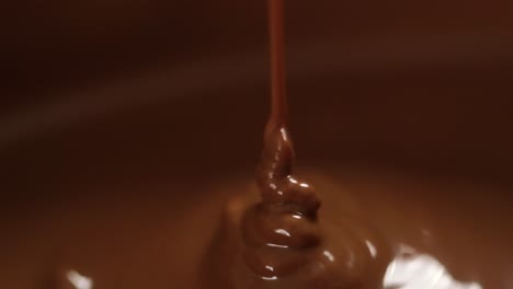 chocolate derretido que se vierte