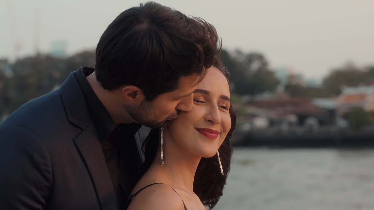 Romantic Couple Shares an Affectionate Kiss at Sunset
