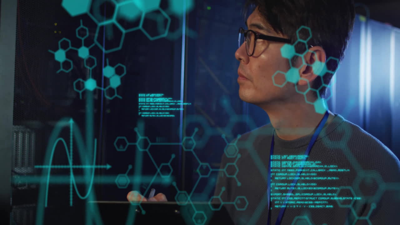 데이터 프로세싱 및 화학 공식의 애니메이션 - 서버 에 있는 아시아 사업가