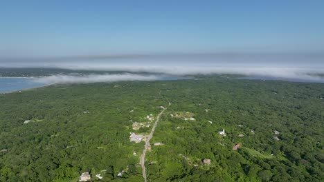 Un-Dron-Disparó-A-Los-Bosques-Rurales-De-Martha&#39;s-Vineyard,-Massachusetts.