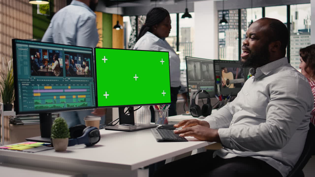 Grøn skærm, redigeringssoftware-arbejdsflow, filmmager klipper rå optagelser