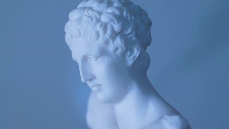 Rotating-statue-of-the-Greek-God-Apollo-in-warm-light