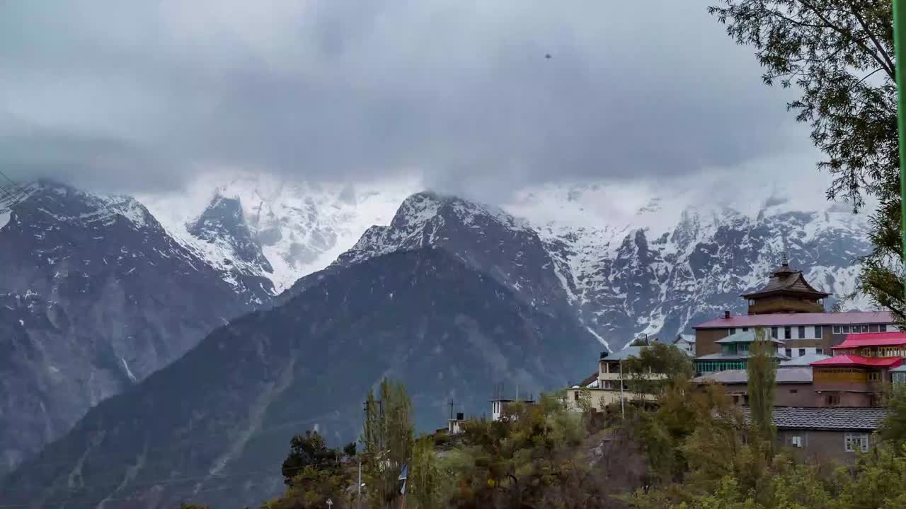hd timelase de un monasterio en kalpa, himachal pradesh
