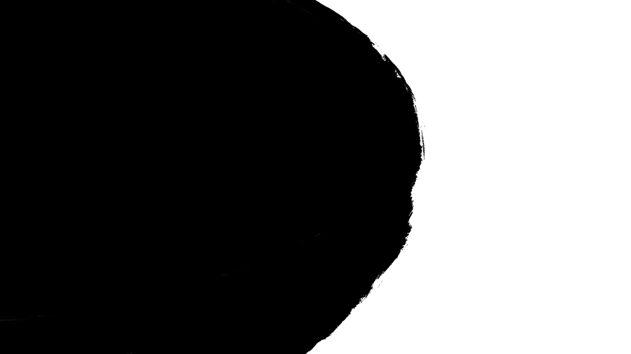 Transizione con pennellata di inchiostro nero su sfondo bianco