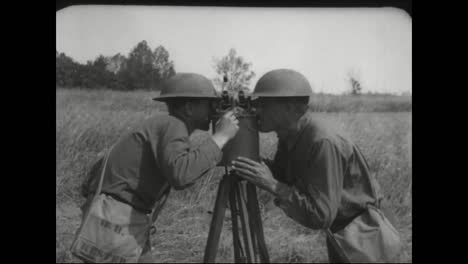 sextantes, telescopios y binoculares se utilizan para detectar aviones enemigos en la segunda guerra mundial