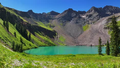 más bajo lago azul monte sneffels desierto hermosa mañana soleada ridgway telluride colorado pan movimiento derecho san juan montañas rocosas dallas variedad de flores silvestres cielo azul senderos de senderismo