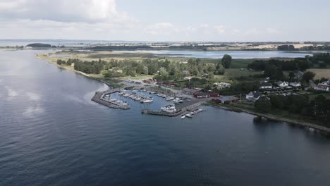 vuelo de drones sobre un puerto danés