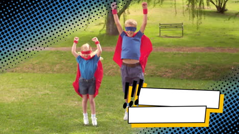 hermanos vestidos con trajes de superhéroes en un parque