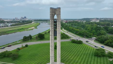 Carillón-De-Escrituras-En-El-Parque-Histórico-Carillón-En-Dayton,-Ohio