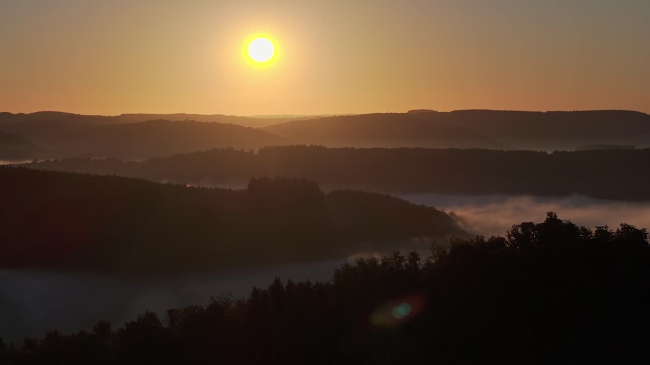 Scenic Sunrise Over Misty Mountains