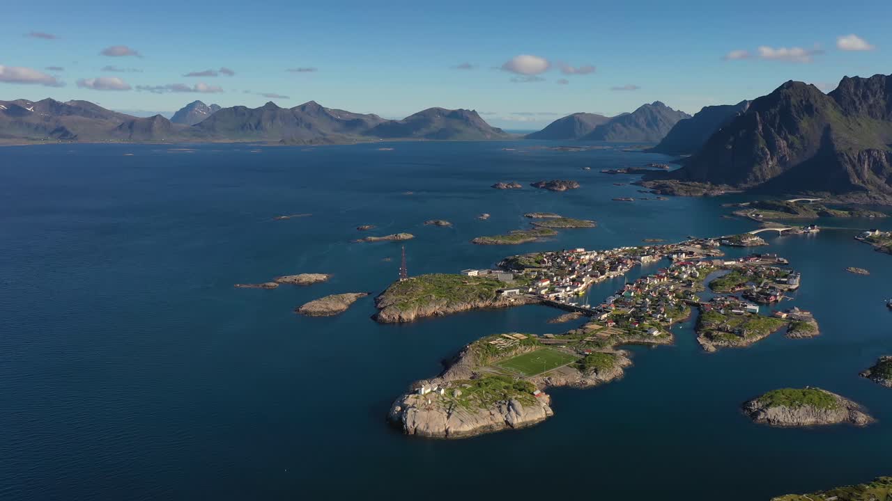 헨닝스바어 루포텐 (henningsvaer lofoten) 은 노르웨이 노르드랜드 카운티에 있는 군도이다.