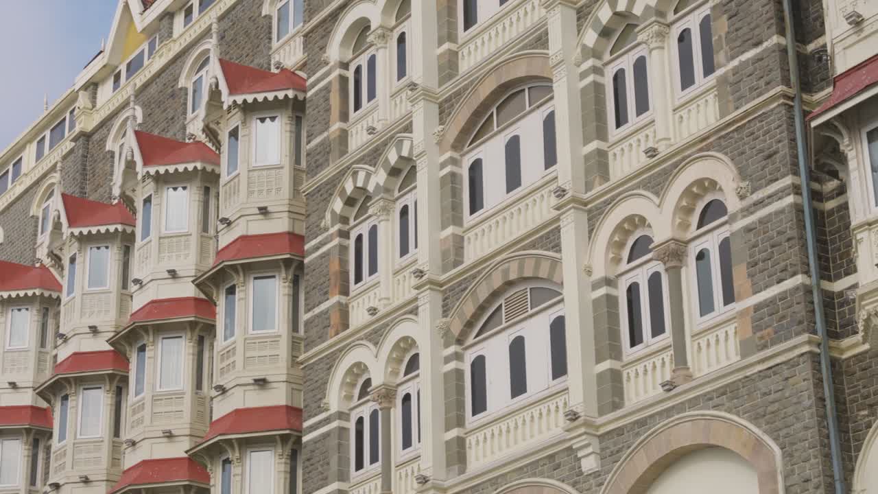 primer plano del exterior del hotel taj palace en mumbai, india