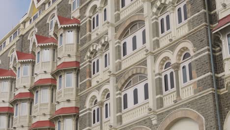 Primer-Plano-Del-Exterior-Del-Hotel-Taj-Palace-En-Mumbai,-India