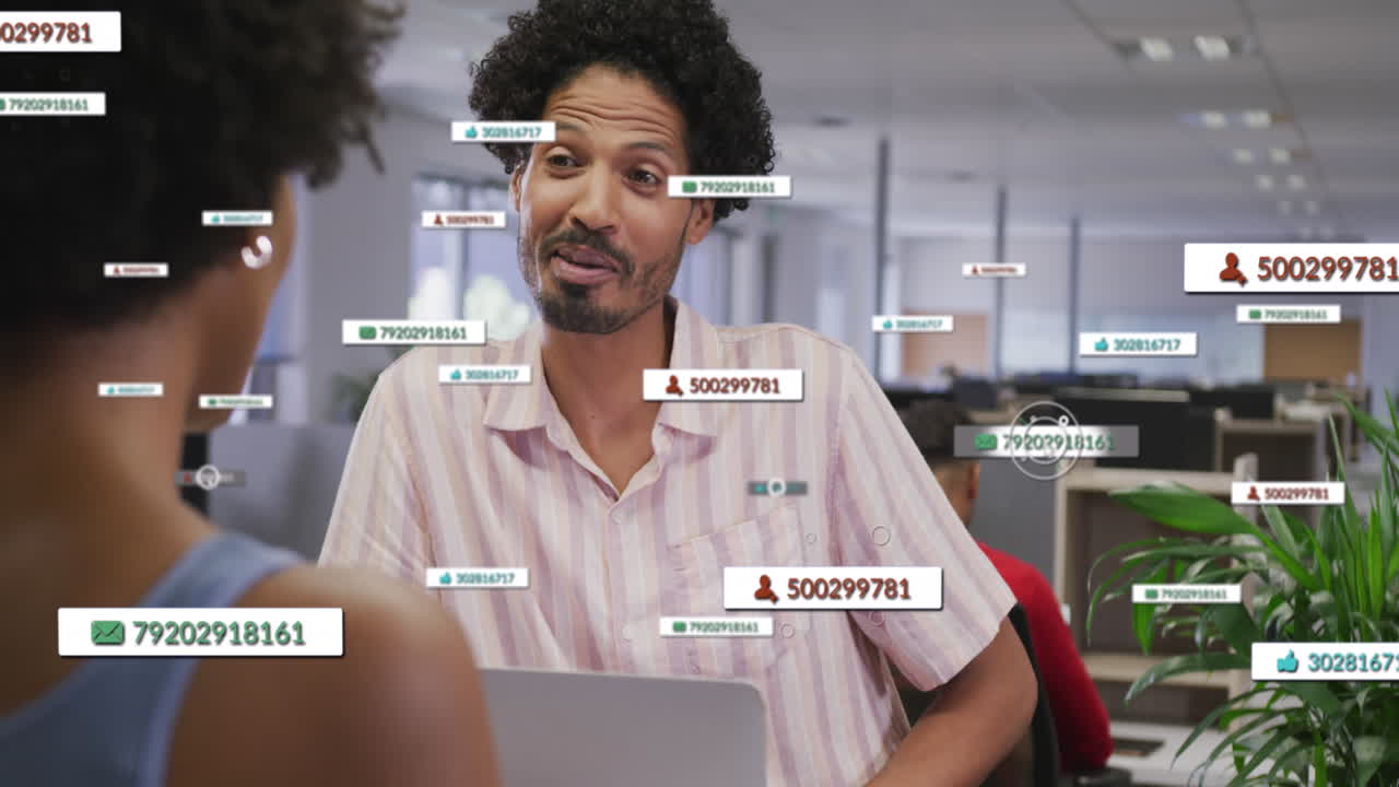 animación del procesamiento de datos financieros sobre diversas personas de negocios en la oficina