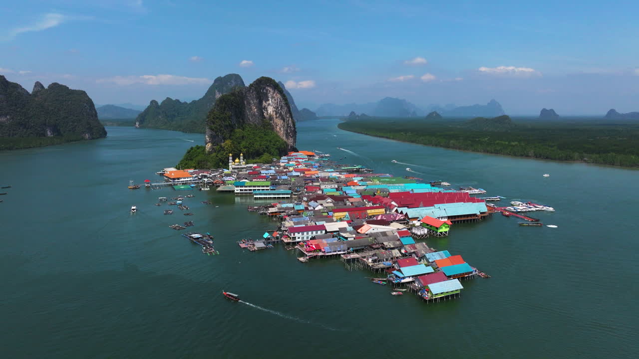 Làng chài nổi Ko Panyi ở Thái Lan - Ảnh chụp từ trên cao bằng drone