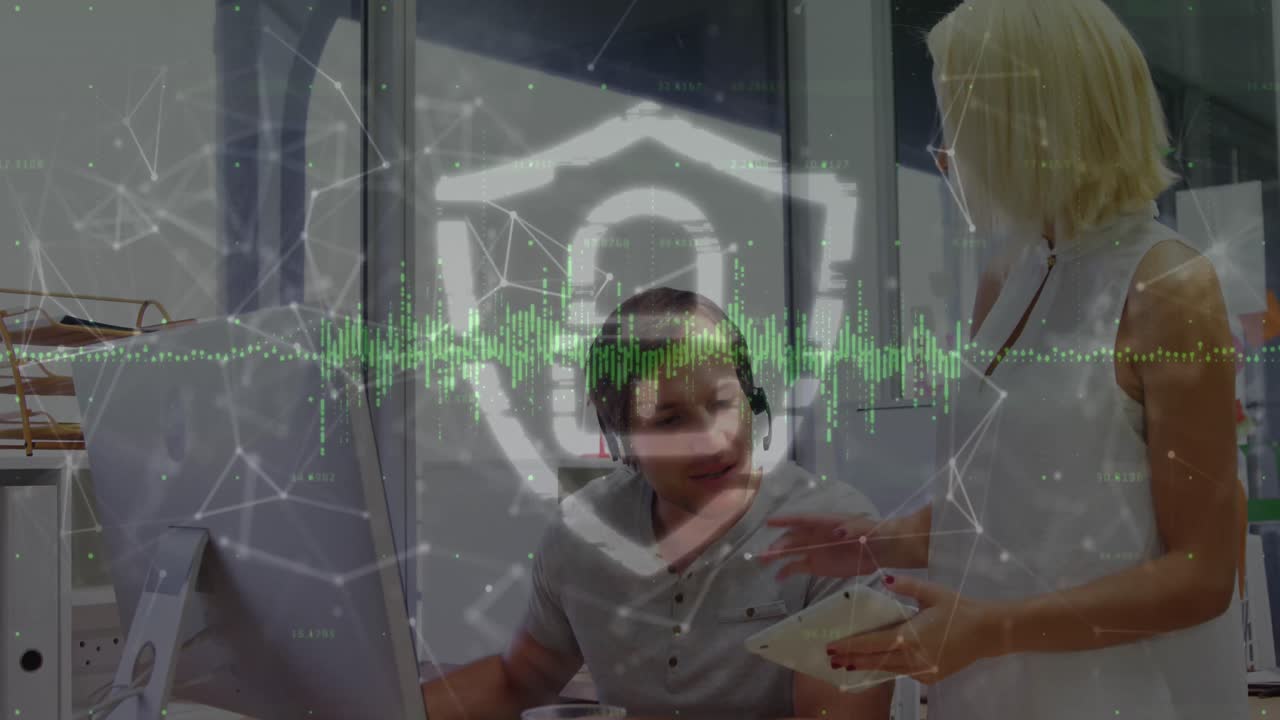 la animación del procesamiento de datos y el candado sobre los empresarios caucásicos en la oficina