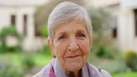Gesicht,-Falten-Und-Ruhestand-Mit-Einer-älteren-Frau