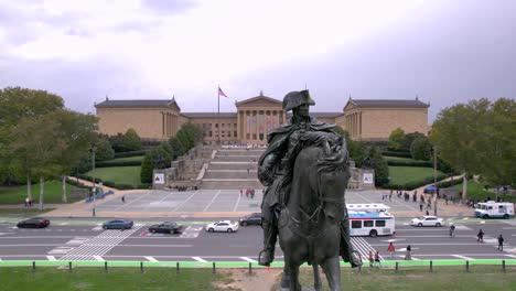 Tiro-De-Drone-De-La-Estatua-De-George-Washington---Museo-De-Arte-De-Filadelfia