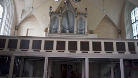 The-Lielstraupe-Castle-and-Straupe-Evangelical-Lutheran-Church-in-the-Village-of-Straupe-in-Vidzeme,-in-Northern-Latvia