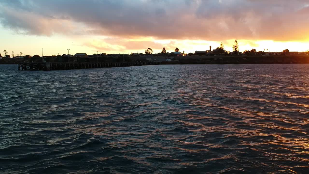 Vista aerea con drone: Pontile di Edithburgh, Australia Meridionale HD.