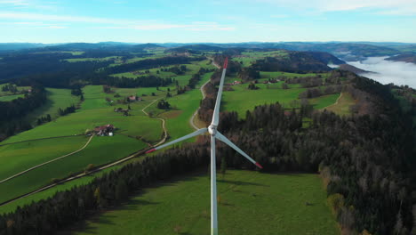 Turbina-De-Viento-Girando-En-La-Cresta-De-La-Montaña-Jura